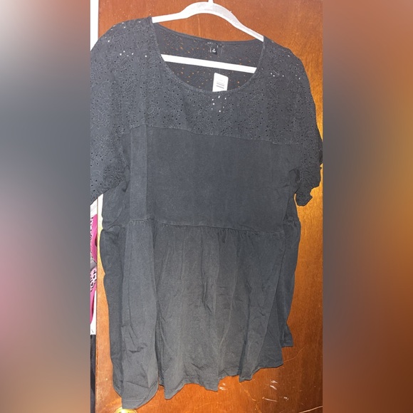 Torrid size 3. Eyelet top. New with tags - Picture 3 of 3